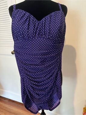 Miracle suit  polka dot swimsuit.  Design to flatter your figure.  Sz 18. NWOTb8